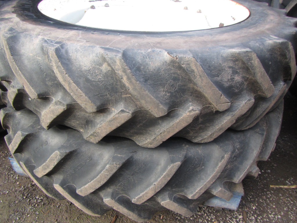 2x 13.6/38 Goodyear Super Traction Radial tyres 40%, fitted to New Holland rims