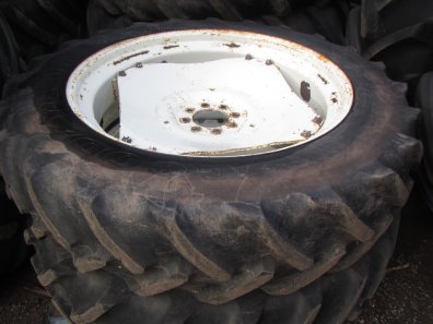 2x 13.6/38 Goodyear Super Traction Radial tyres 40%, fitted to New Holland rims
