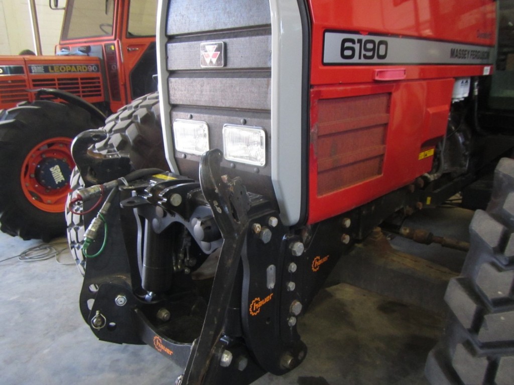 Hauer front linkage to fit Massey Ferguson 6190, 4.8 Ton lifting capacity, 1x front pipe kit