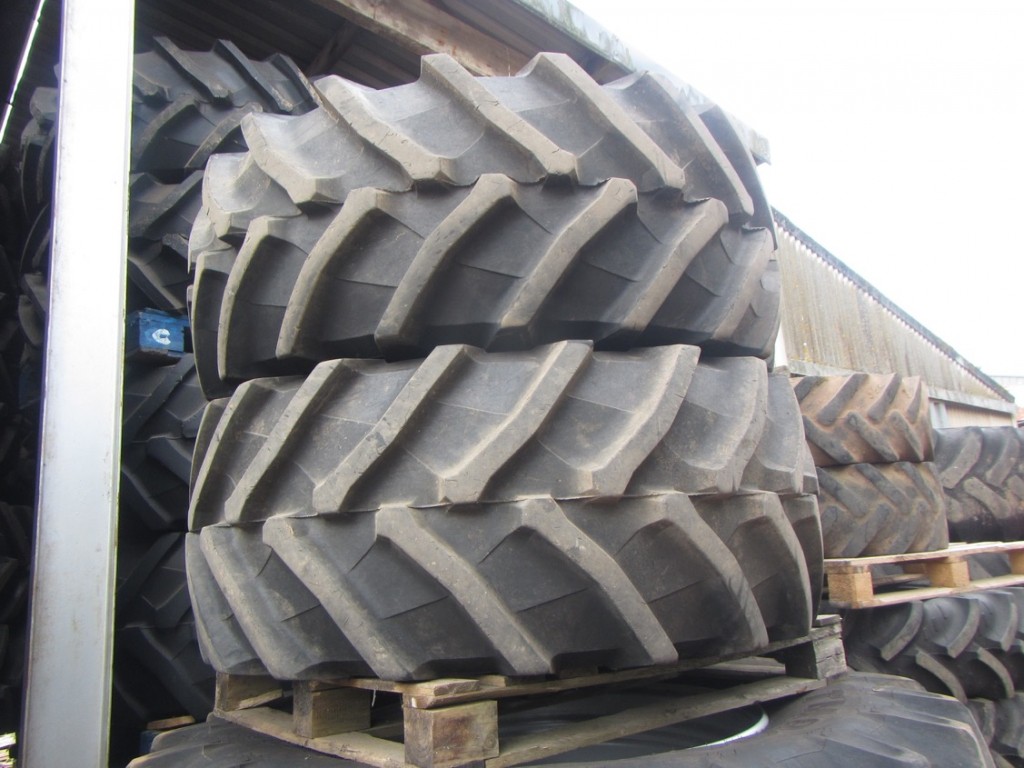 2x 710/70/38 + 600/65/28 Trelleborg tyres 95%, fitted to Case rims