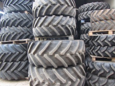 2x 710/70/38 + 600/65/28 Trelleborg tyres 95%, fitted to Case rims