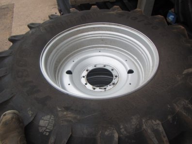 2x 710/70/38 + 600/65/28 Trelleborg tyres 95%, fitted to Case rims