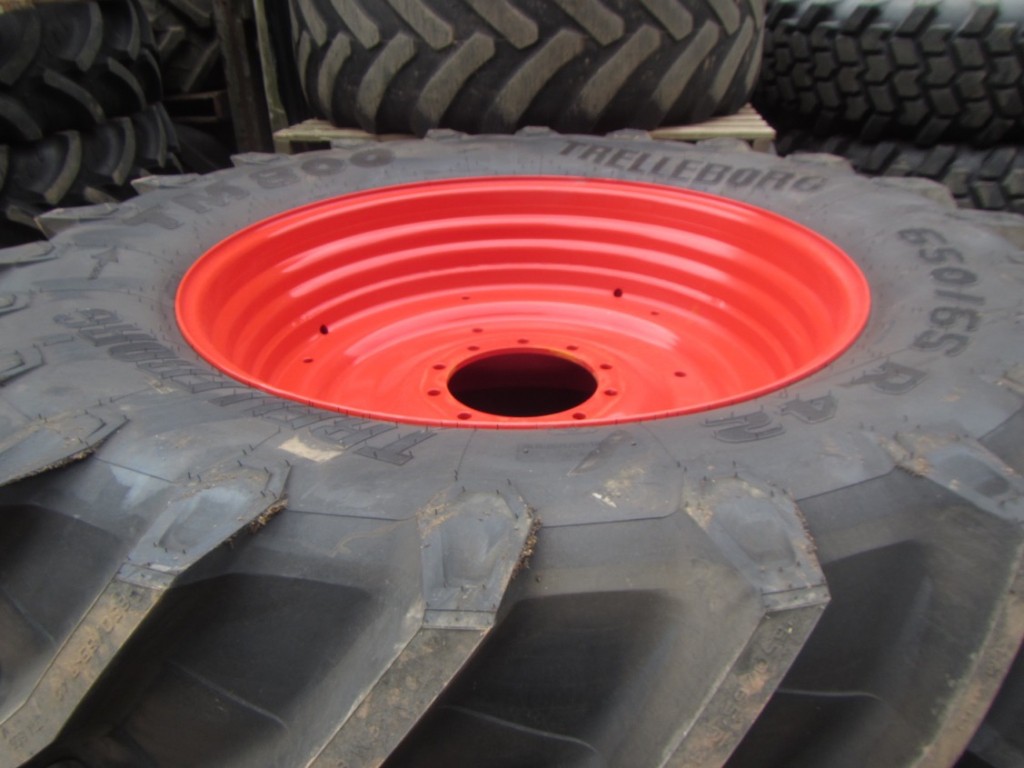 2x 650/65/42 + 2x 540/65/30 Trelleborg tyres 99%, fitted to Fendt rims