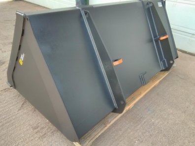 Quicke 21-24HDX bucket, new, pin and cone brackets, compatible with bolt on cutting edge, this bucket will hold approx 1650kg of wheat