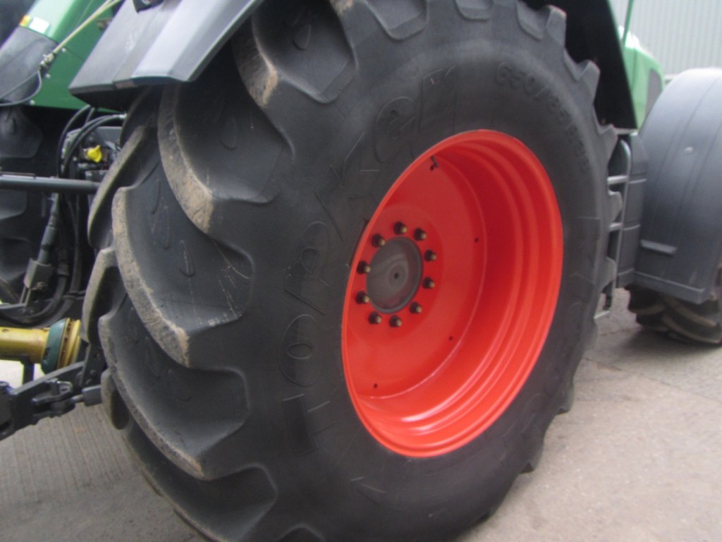 2x 650/85/38 60% + 2x 600/65/34 35% tyres, fitted to 900 series Fendt rims