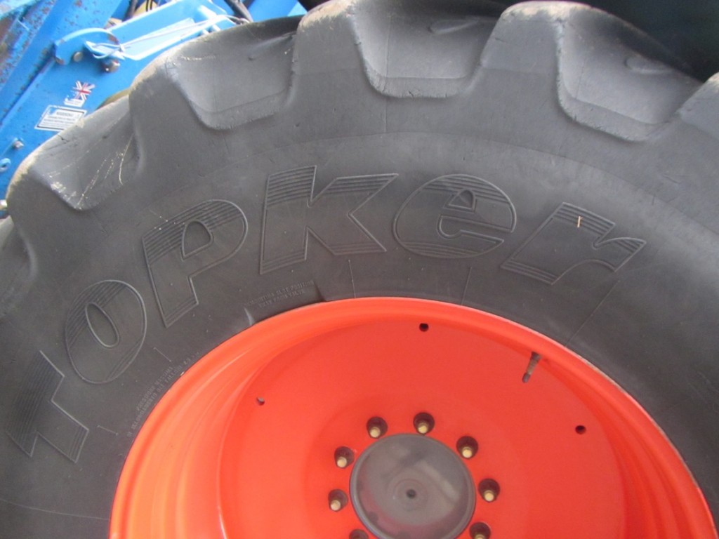 2x 650/85/38 60% + 2x 600/65/34 35% tyres, fitted to 900 series Fendt rims