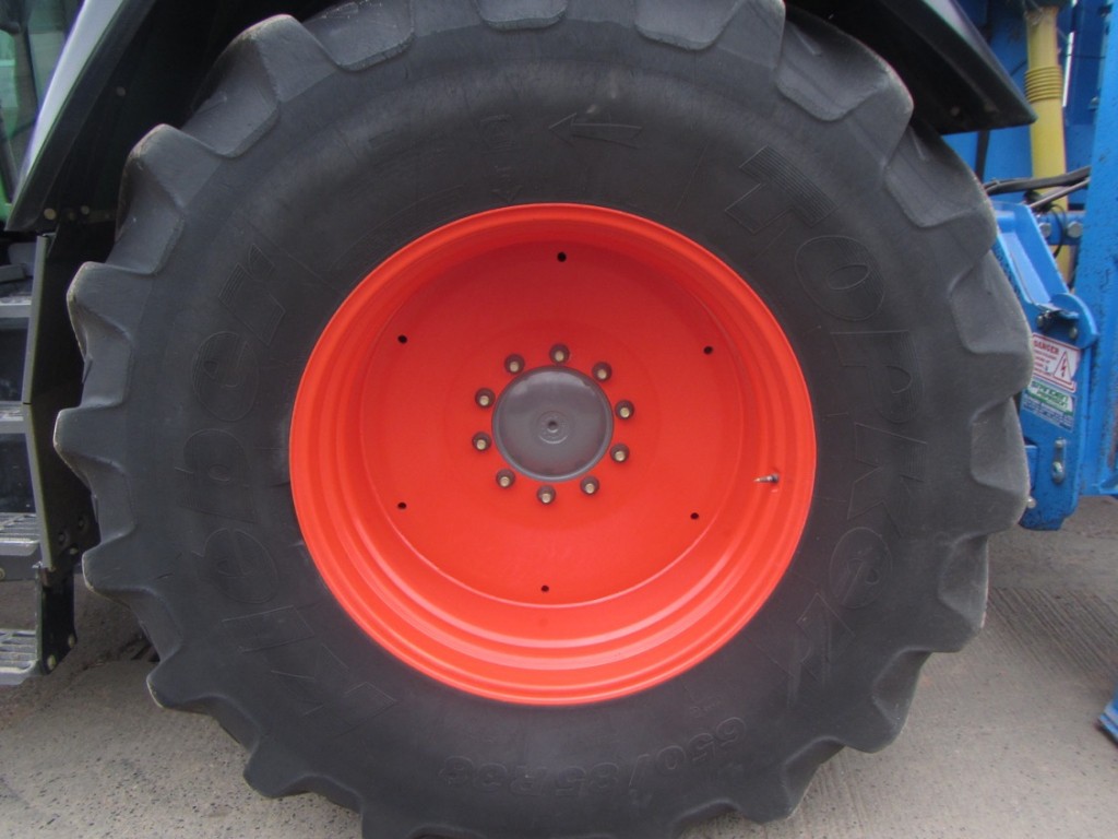 2x 650/85/38 60% + 2x 600/65/34 35% tyres, fitted to 900 series Fendt rims