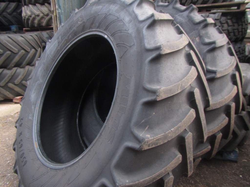 2x 650/65/42 60% hhh 540/65/30 45% tyres