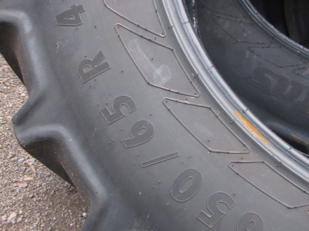 2x 650/65/42 60% hhh 540/65/30 45% tyres