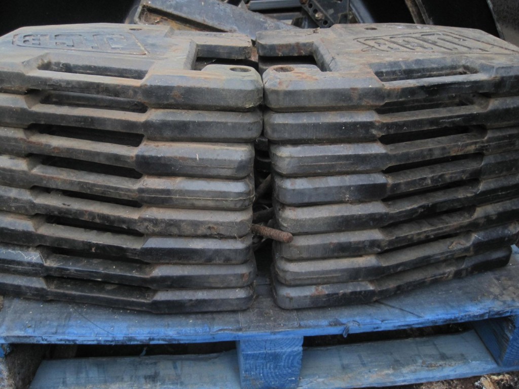 16 x 40 kg JCB Fastrac front weights