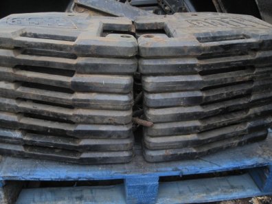 16 x 40 kg JCB Fastrac front weights