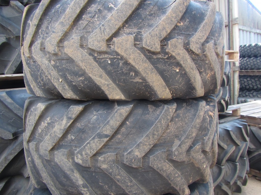 2x 460/70/24 (17.5/24) tyres 20%