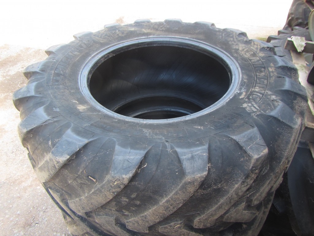 2x 460/70/24 (17.5/24) tyres 20%