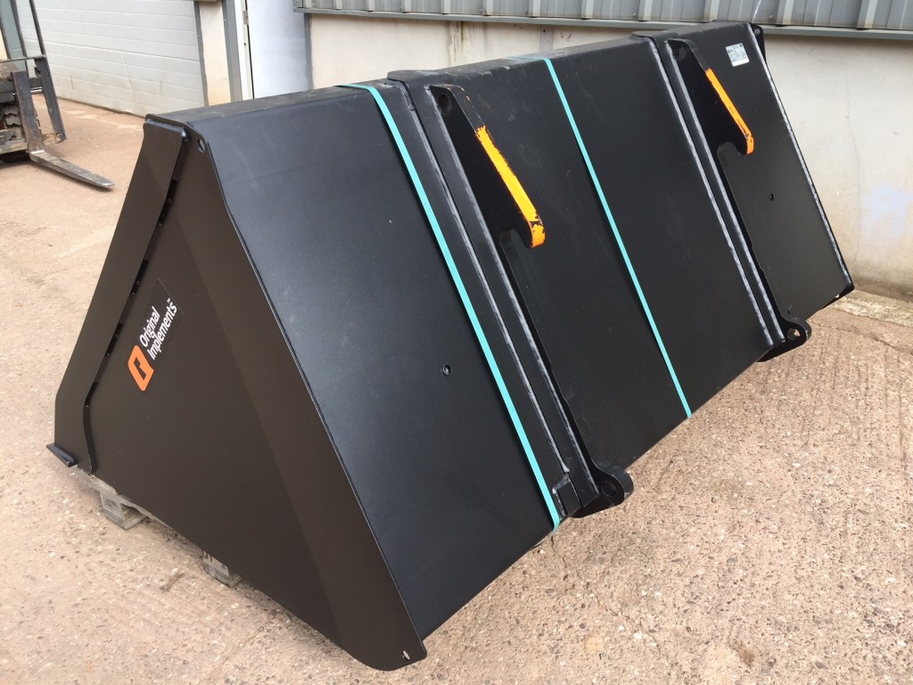 new Quicke 2124HDX bucket, JCB Qfit bracket, This bucket will hold approx 1650kg of wheat