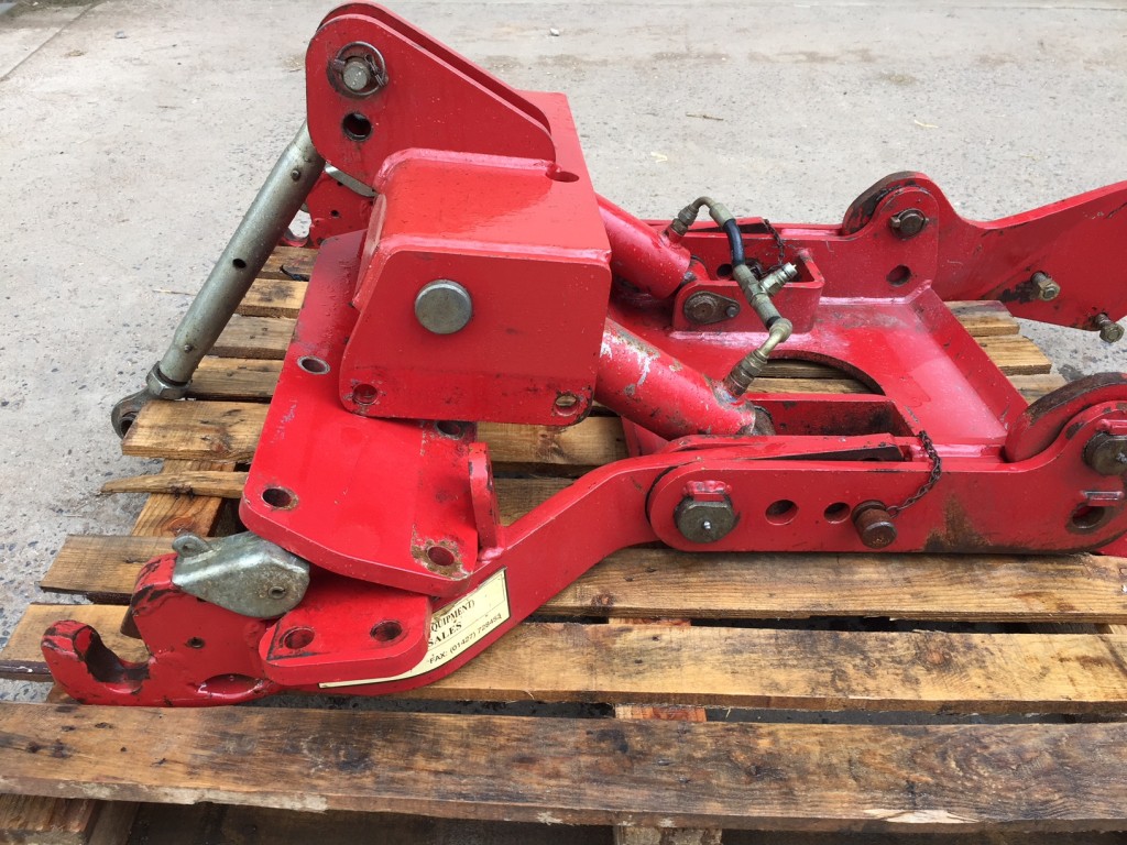 Case front linkage, removed from 5150 tractor, little use