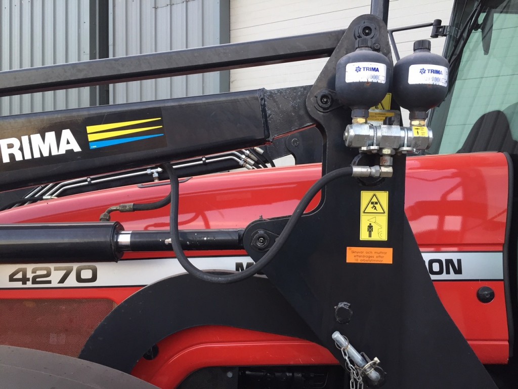 Trima 470 professional self levelling loader, brackets + valve to fit a MF 4270, third service, soft drive, hydraulic locking, this loader has done very little work
