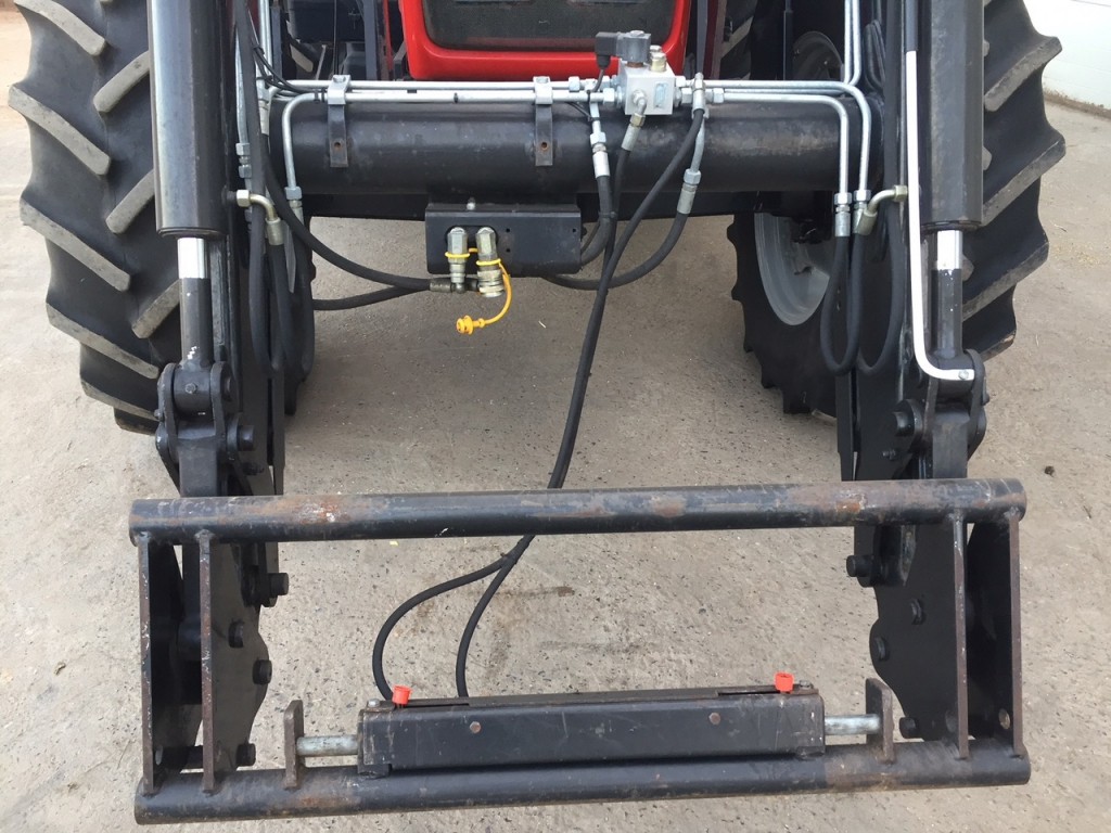 Trima 470 professional self levelling loader, brackets + valve to fit a MF 4270, third service, soft drive, hydraulic locking, this loader has done very little work