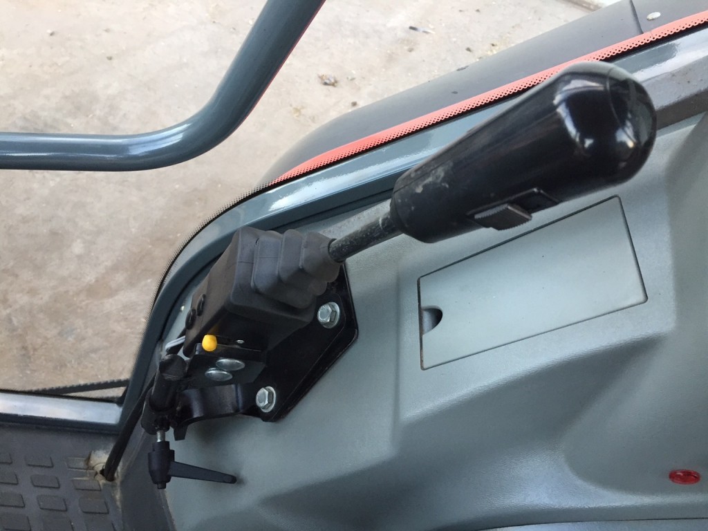 Trima 470 professional self levelling loader, brackets + valve to fit a MF 4270, third service, soft drive, hydraulic locking, this loader has done very little work