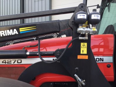 Trima 470 professional self levelling loader, brackets + valve to fit a MF 4270, third service, soft drive, hydraulic locking, this loader has done very little work