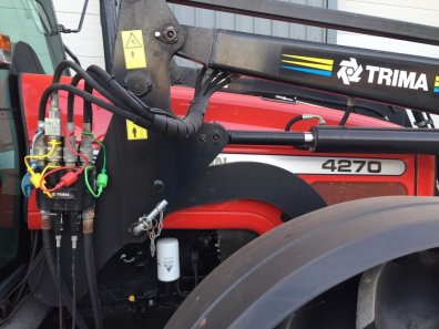Trima 470 professional self levelling loader, brackets + valve to fit a MF 4270, third service, soft drive, hydraulic locking, this loader has done very little work