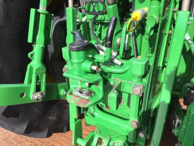 John Deere Euro hitch, complete with bolt on ladder, auto locking, removed from John Deere 6155R