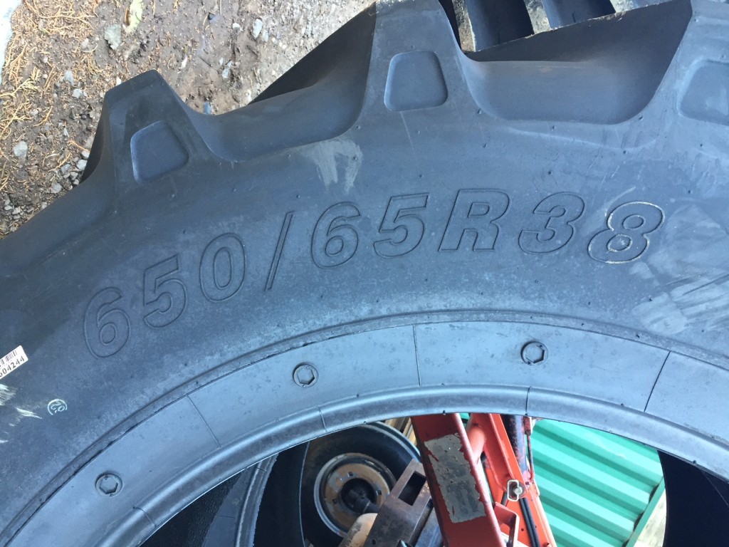 2x 650/65/38 + 2x 540/65/28 new Leao tyres