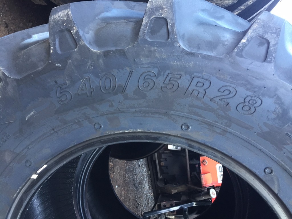 2x 650/65/38 + 2x 540/65/28 new Leao tyres