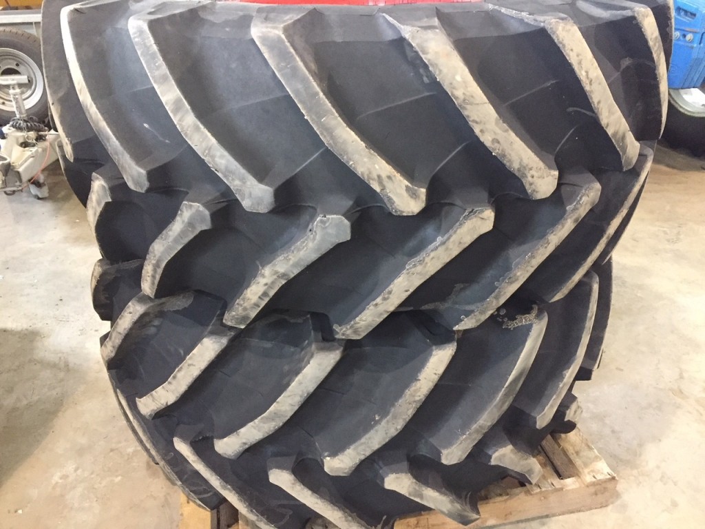 2x 650/75/38 + 2x 600/65/28 Trelleborg 95% tyres, fitted to Fendt 700 series rims
