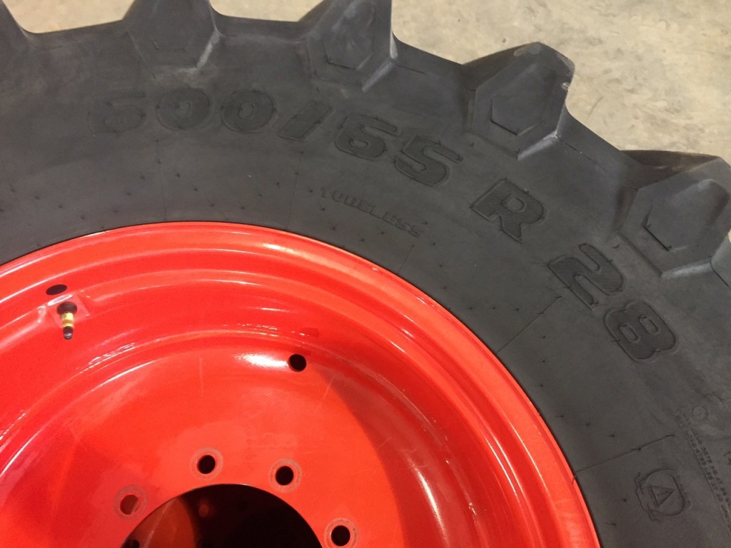 2x 650/75/38 + 2x 600/65/28 Trelleborg 95% tyres, fitted to Fendt 700 series rims