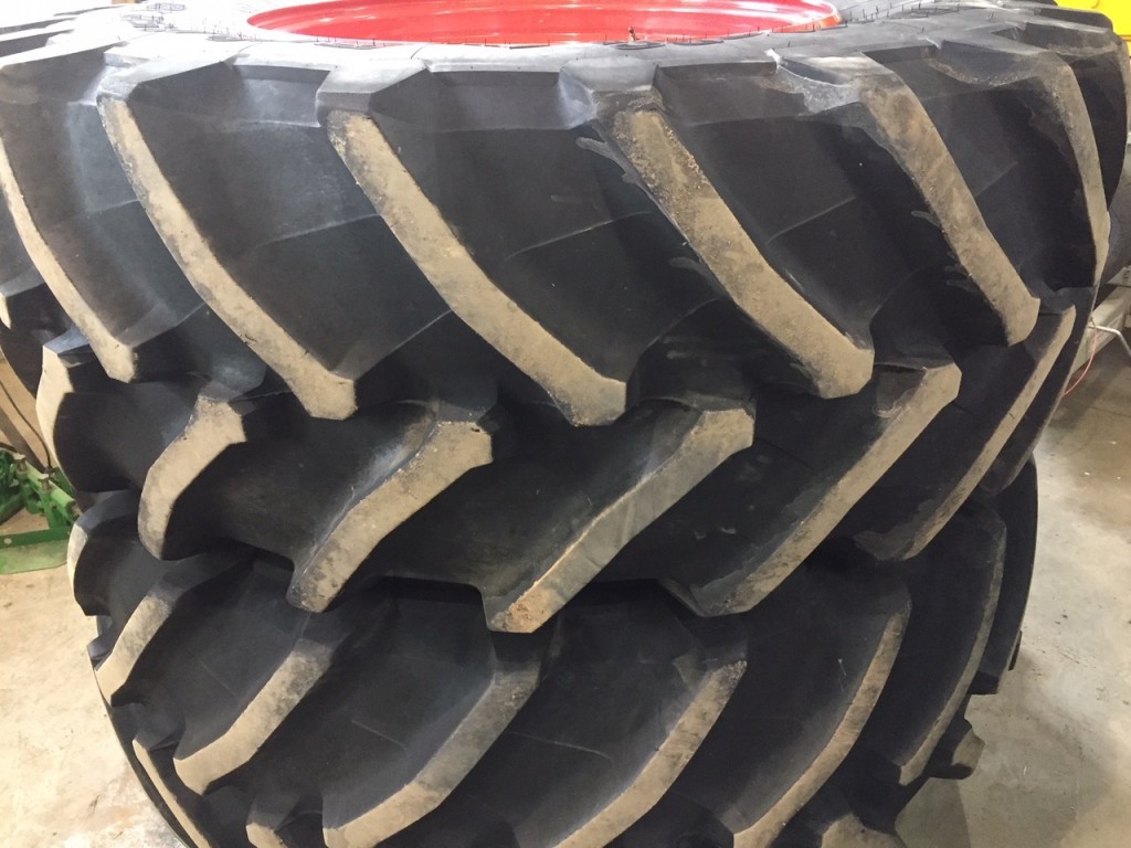 2x 650/75/38 + 2x 600/65/28 Trelleborg 95% tyres, fitted to Fendt 700 series rims