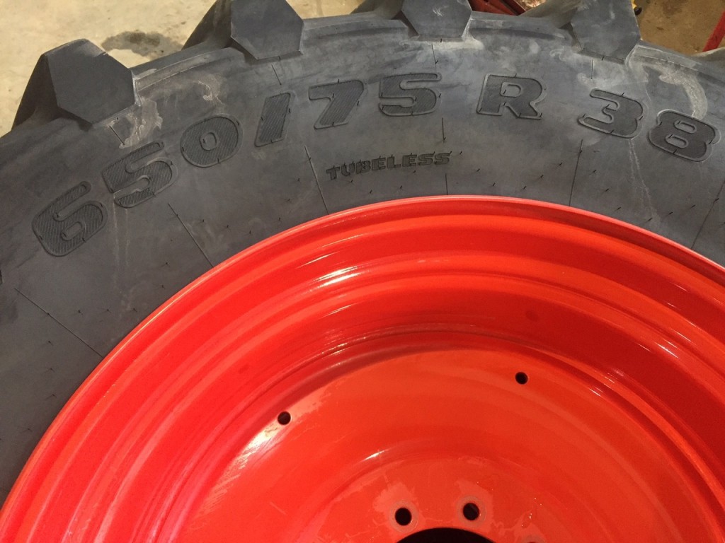 2x 650/75/38 + 2x 600/65/28 Trelleborg 95% tyres, fitted to Fendt 700 series rims