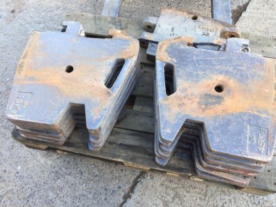 12x 45kg Massey Ferguson tractor weights, plus 1x 51kg centre tow weight, good condition