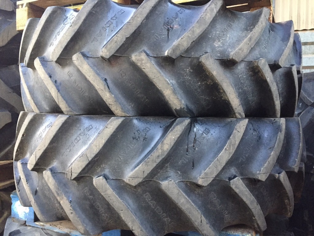 2x 16.9/34 Goodyear Super Traction radial tyres 70%