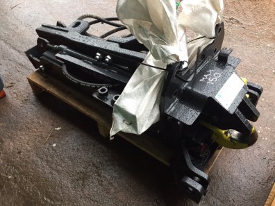 Case Maxxum 150 hydraulic push out pick up hitch, will fit Case/New Holland tractors, as new
