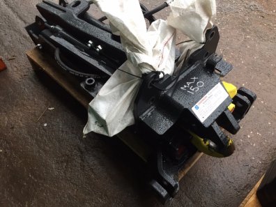 Case Maxxum 150 hydraulic push out pick up hitch, will fit Case/New Holland tractors, as new