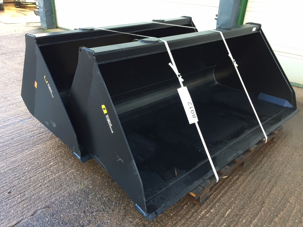 new Quicke 19.21HDX Bucket, pin and cone brackets, 2.1 meters wide, this bucket will hold approx 1150kg of wheat
