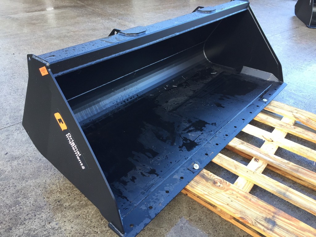 new Quicke 12.24HDX Bucket, Euro brackets, 2.4 meters wide, this bucket will hold approx 800kg of wheat