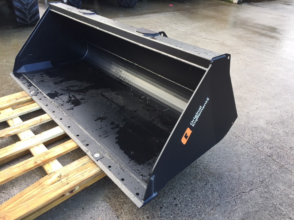 new Quicke 12.24HDX Bucket, Euro brackets, 2.4 meters wide, this bucket will hold approx 800kg of wheat