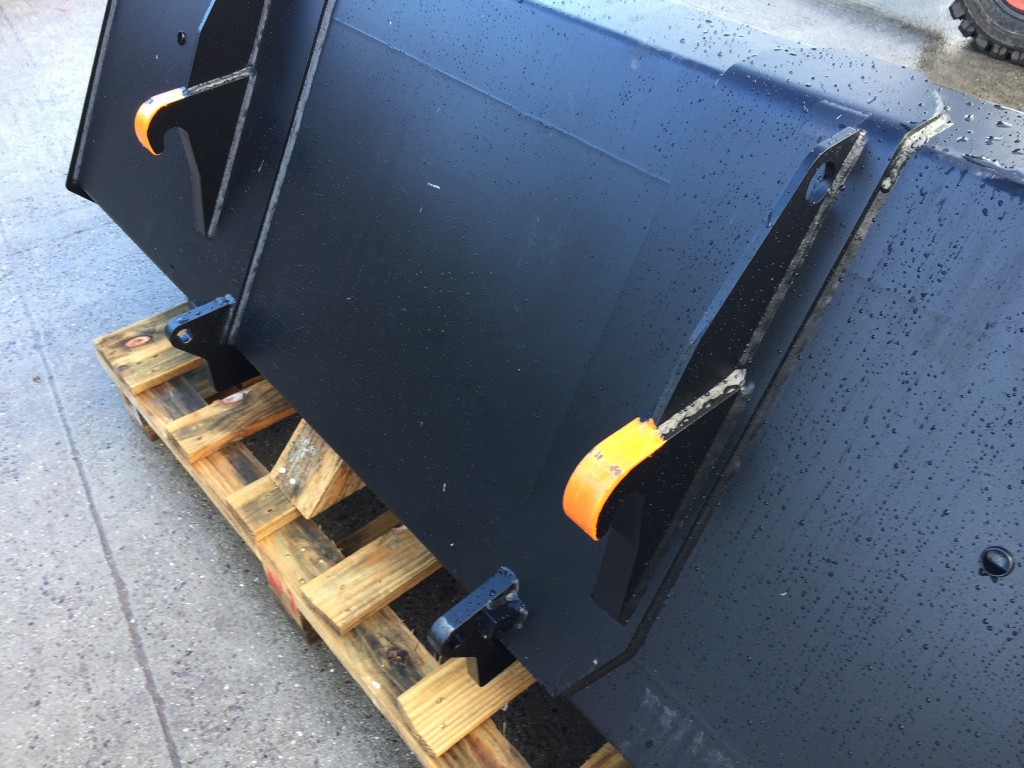 new Quicke 12.24HDX Bucket, Euro brackets, 2.4 meters wide, this bucket will hold approx 800kg of wheat