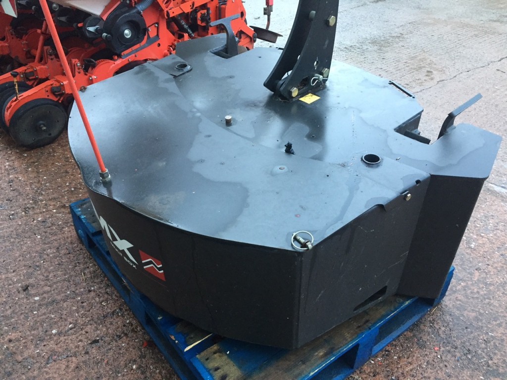 MX 1,200kg front weight with detachable toolbox