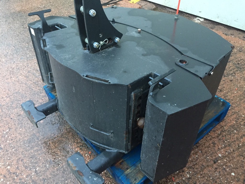 MX 1,200kg front weight with detachable toolbox