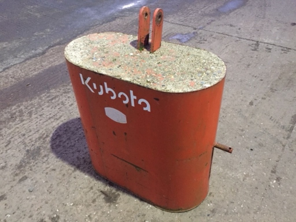 Kubota linkage mounted weight, 450kg