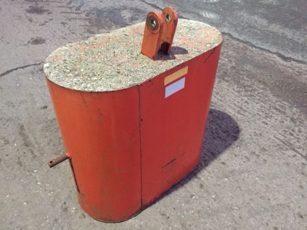 Kubota linkage mounted weight, 450kg