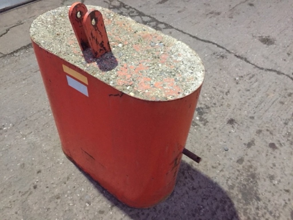 Kubota linkage mounted weight, 450kg