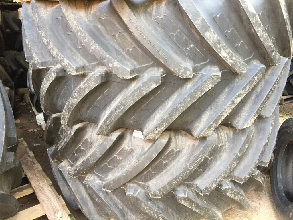 2x new 710/60/42 + 2x 600/60 30 BKT tyres