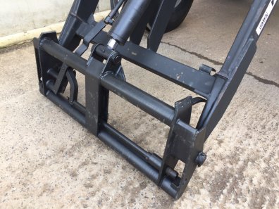 Quicke 3260 loader, complete with brackets to fit Massey ferguson 390