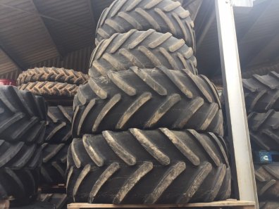 2x 650/65/38 + 2x 540/65/28 Michelin tyres 25%