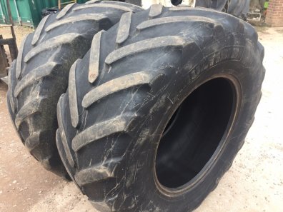 2x 650/65/38 + 2x 540/65/28 Michelin tyres 25%