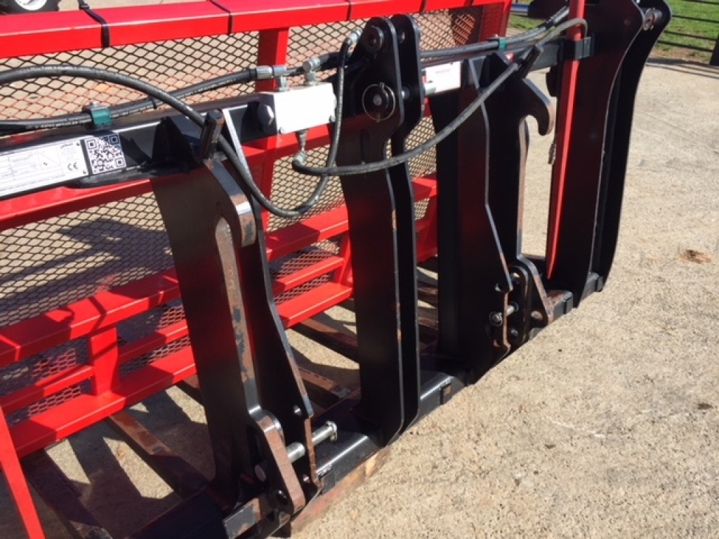 Albutt B809PPHX Buck rake, 2014, 9ft Wide, 11 Hardox tines + 2 KV side tines, complete with JCB Qfit + three point linkage hooks