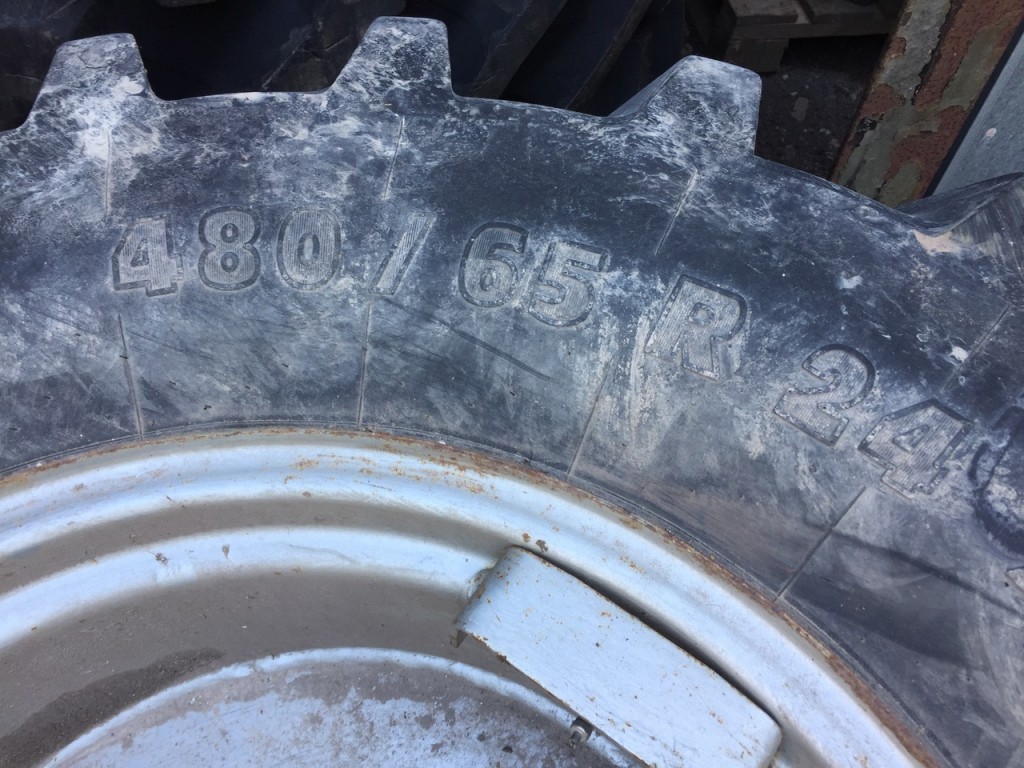 2x 480/65/24 Michelin tyres fitted to wheels